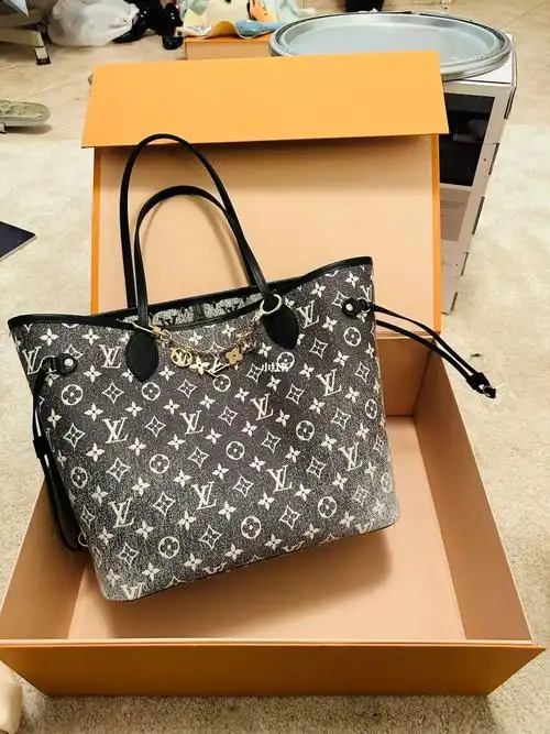 lv2023新款买到啦黑单宁托特包