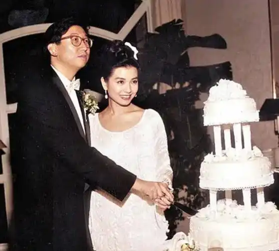 回归家庭,而老公也都发展得不错,似乎挺符合麦玲玲总结出来的规律,可