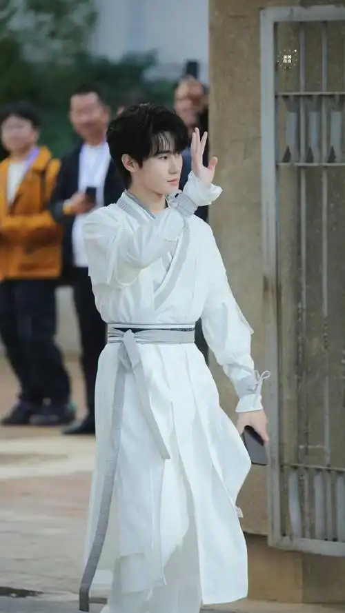 #张真源奔跑吧##张真源奔跑吧古装路透#