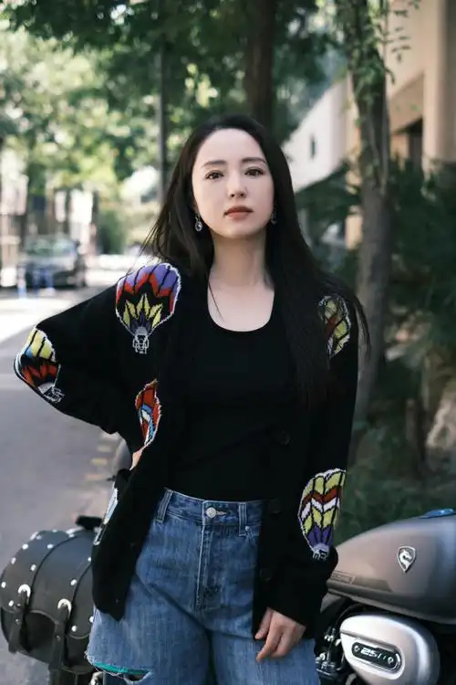 42岁的董璇不愧是辣妈圈顶流!