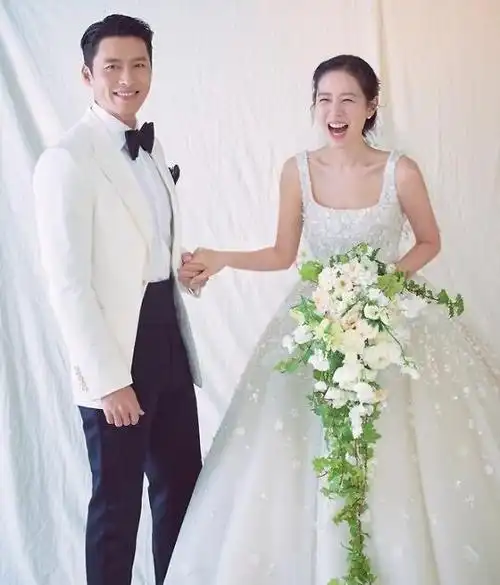 然而,与李智雅的事业同样引人注目的,还有她幸福美满的婚姻生活.