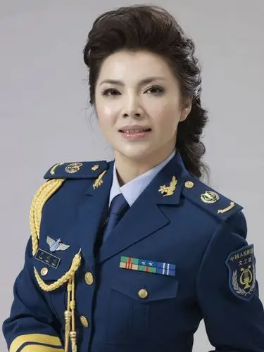 青歌赛战火重燃严当当从选手变身评委