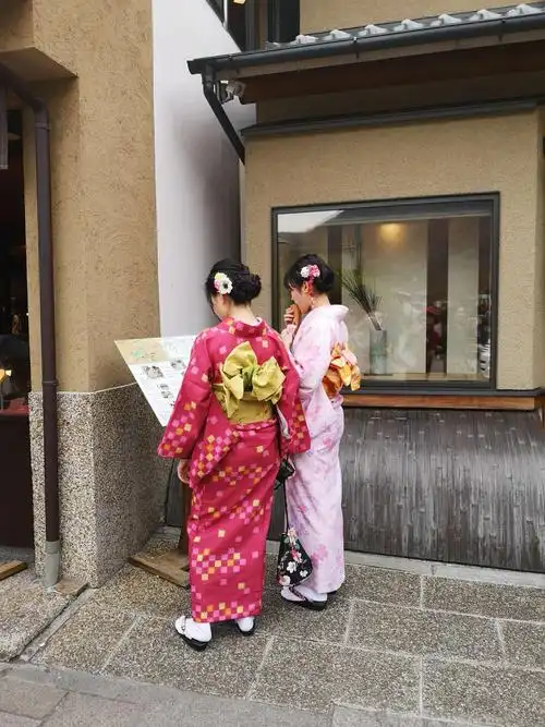 和服背影美好似蝴蝶从身边飞过