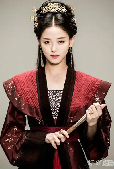 也是近期韩版《runing man》里的那个傻白甜的女嘉宾.