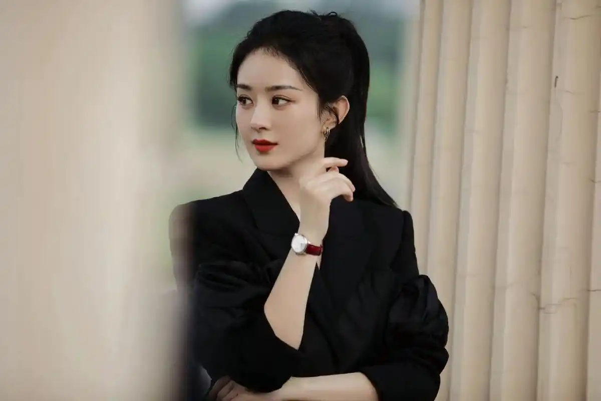 浪琴手表代言人,赵丽颖 光芒诠释优雅之姿,boss抬眸挥手之间,笃定随性