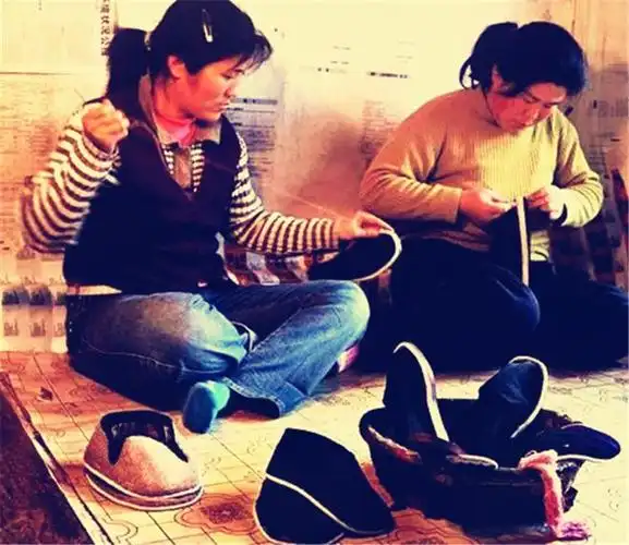 90年代农村老照片图一是做饭的灶图五是全村人看露天电影