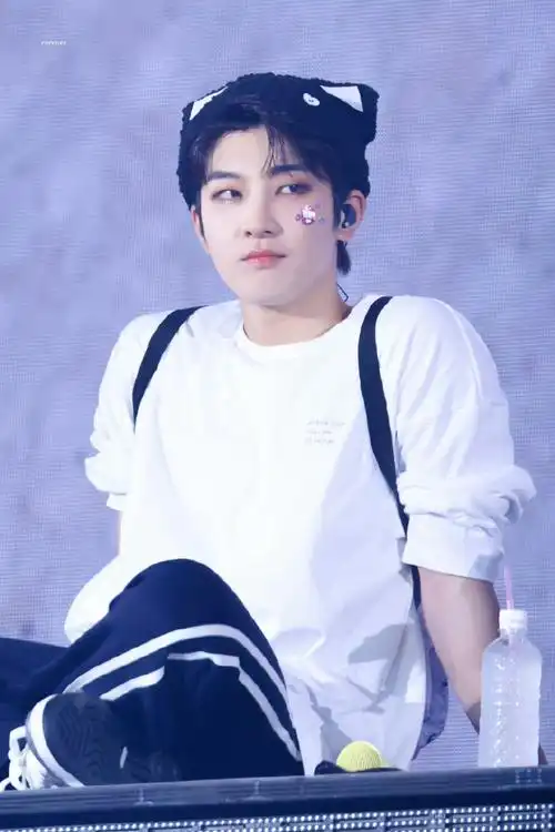 全圆佑#92#全圆佑绝美氛围#这是谁家的宝宝这么可爱啊!