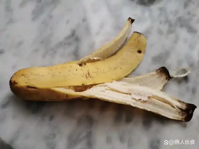 在我们平日的居家生活中,有很多朋友都把吃完地瓜果皮习惯性地将其