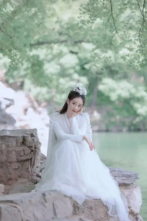 祝绪丹玉笛古韵大片白衣翩翩纯净温柔是魔幻小仙女没错了