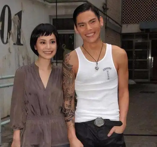 市场庞大,向华强很快就斥巨资,找多个大牌明星,李连杰,范冰冰,古天乐