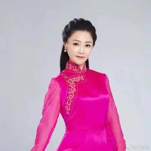 蒙古族女歌手乌兰娜先后发行了多首走心的原创歌曲,得到了歌迷们的