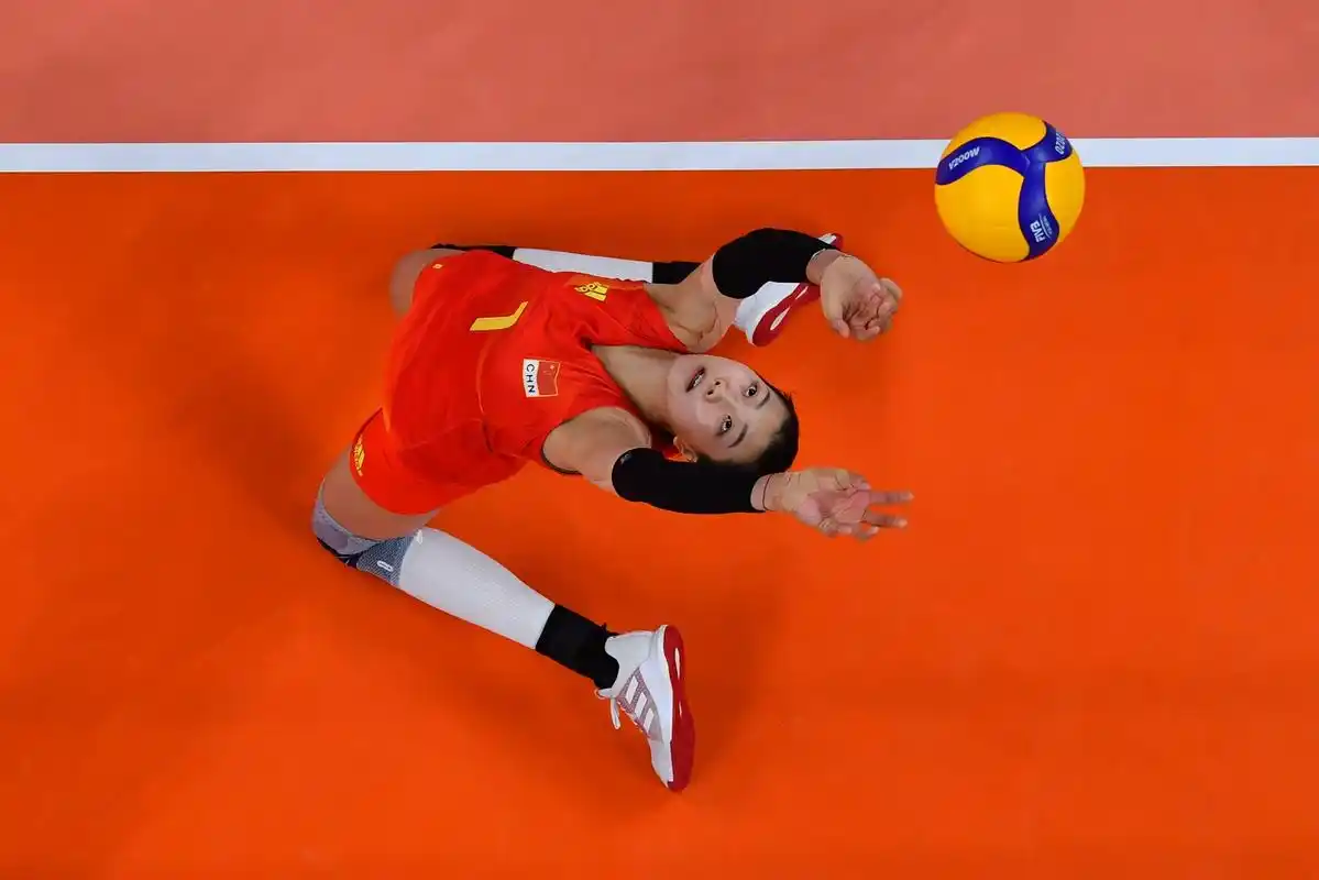 排球——女排小组赛:中国胜意大利