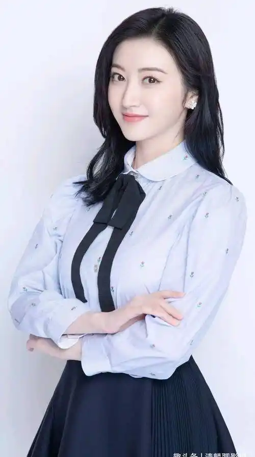 组图:景甜写真照,甜美自信,身材好出众_长裙_裙装_嘴角