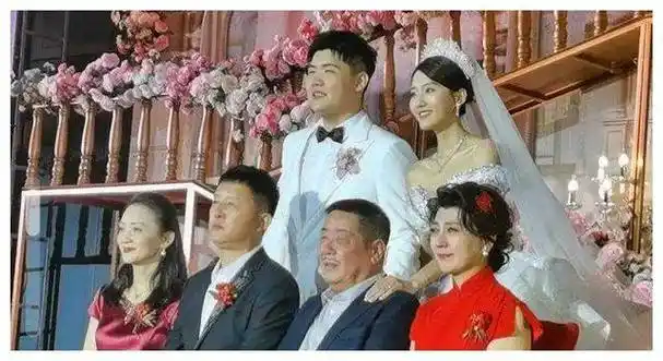 国家一级演员闫学晶曾亲手拔掉父亲氧气管,今与二婚老公很幸福_舞台