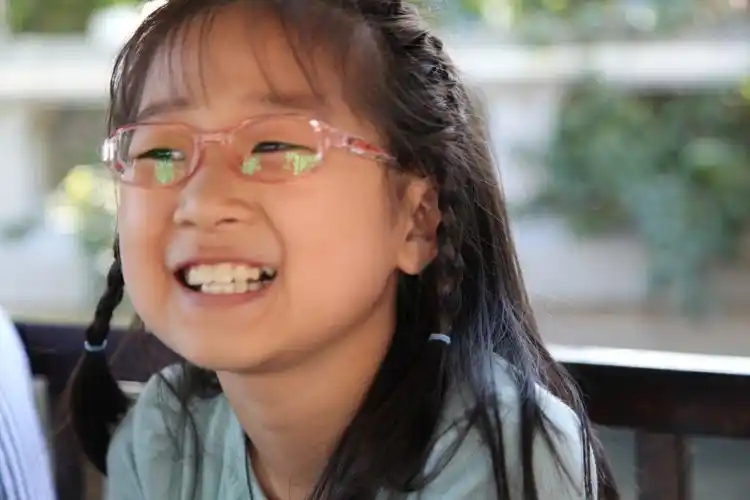 一个爱笑的女孩