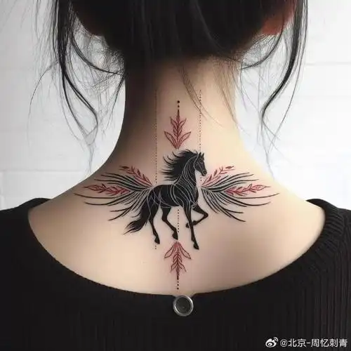 今日纹身图案分享    女生后背纹身    #纹身分享##女生纹身##纹身