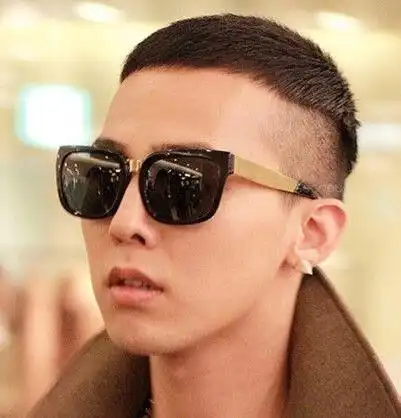 90后的他可以说是完美驾驭了这款寸头造型,不仅让wuli亦凡看起来更加