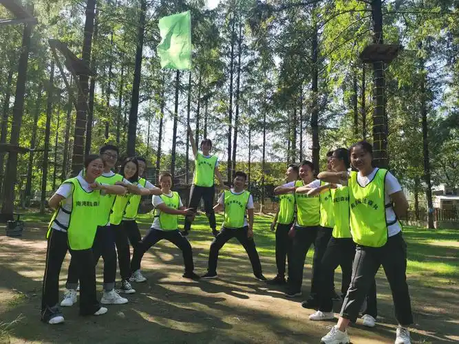 信用卡部销售团队"在状态 有激情 敢担当 严要求 懂感恩"主题团建活动