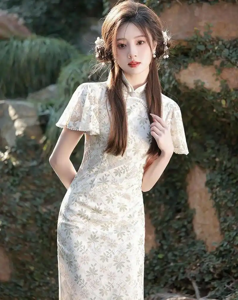 户外秀美女穿搭,温婉国风旗袍