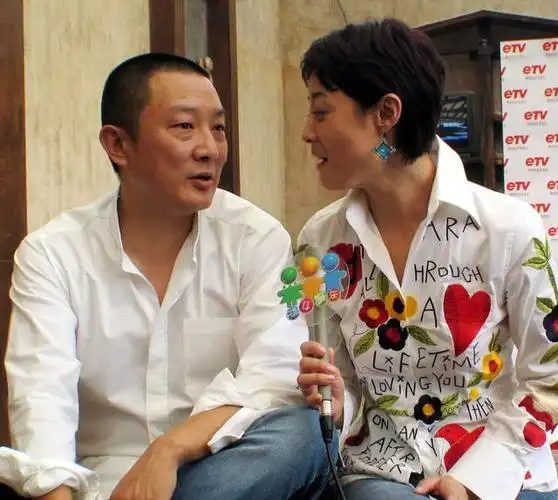 05摄影师出身的张黎和著名导演张艺谋,陈凯歌都是同学,当时他在导演圈