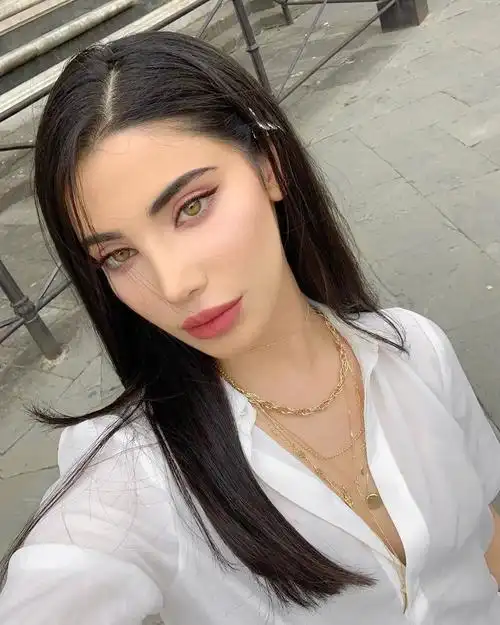 壁纸迪拜女孩不仅有钱还有颜