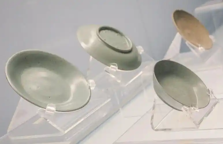 上海博物馆展出的,宋代汝窑盘.