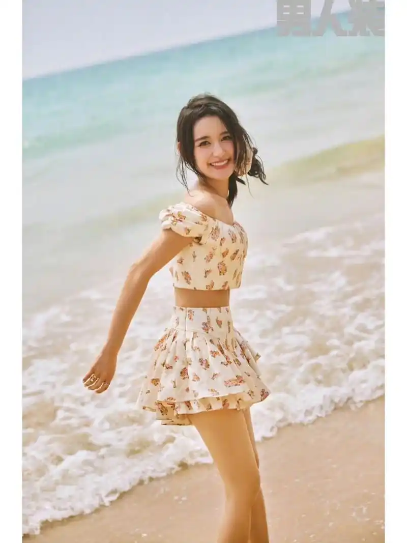 蒋依依穿男人装为什么喜欢去海边呢#娱乐最前沿# #每日娱乐播报