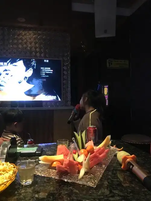 和家人一起去ktv唱歌,我成了小麦霸.