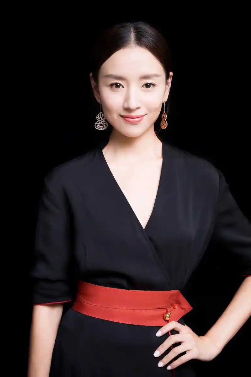 董洁"一言不和就拔刀" 《三国机密》过足侠女瘾