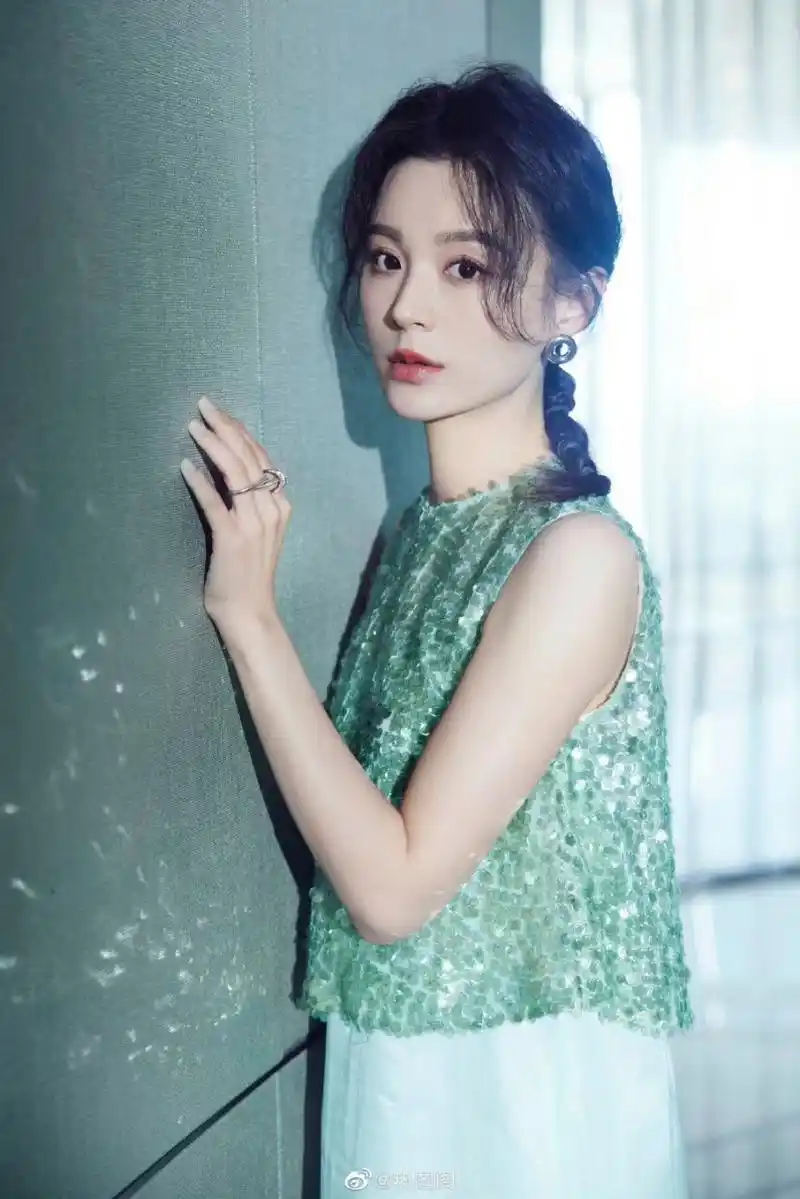 演员毛林林美图