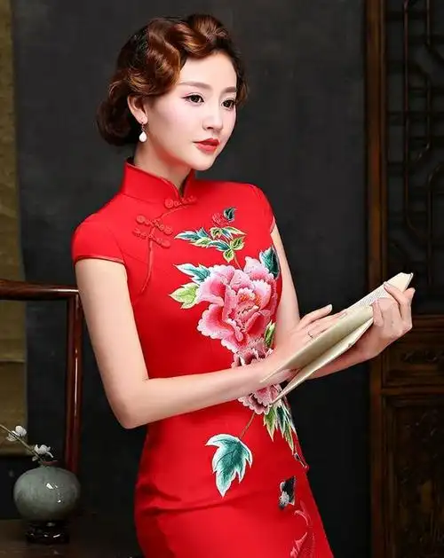 一袭火红色牡丹旗袍娇艳无比雍容华贵倾城美人统领裙芳