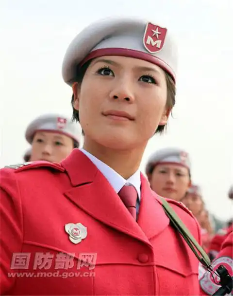 共和国女兵:阅兵场上最靓丽的风景线