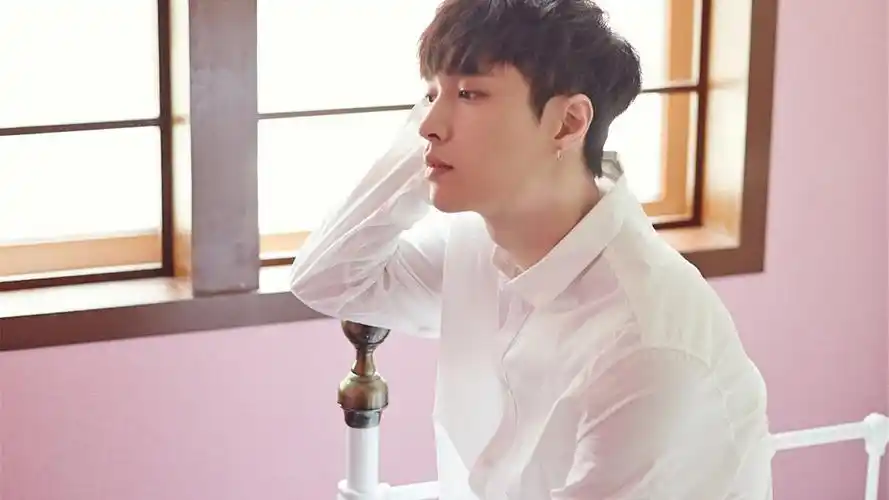 张艺兴明星风尚壁纸8