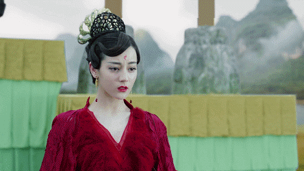 女主出道红毯造型明艳动人迪丽热巴跻身90后小花top1了