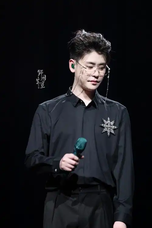 张云雷 千万份爱给你##张云雷分享会##今日星拍放送##内娱眼镜杀