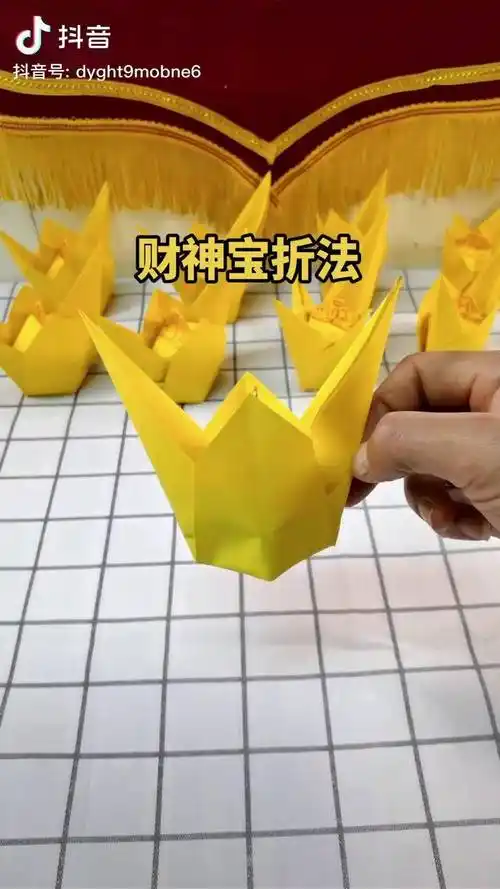 清明时节雨纷纷路上行人欲断魂快清明了今日给家人们带来财神元宝折法