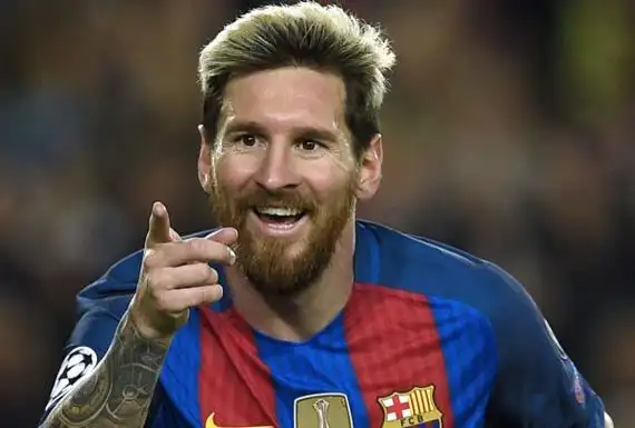 阿根廷巨星梅西(lionel messi)无疑是现代足球的代表之一.