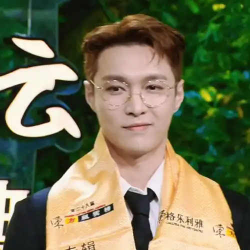 不吃妆造的明星#请看张艺兴生图