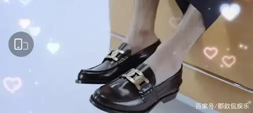 肖战新代言物料太浪漫,好像一部爱情剧,粉丝隔着屏幕冒粉红泡泡