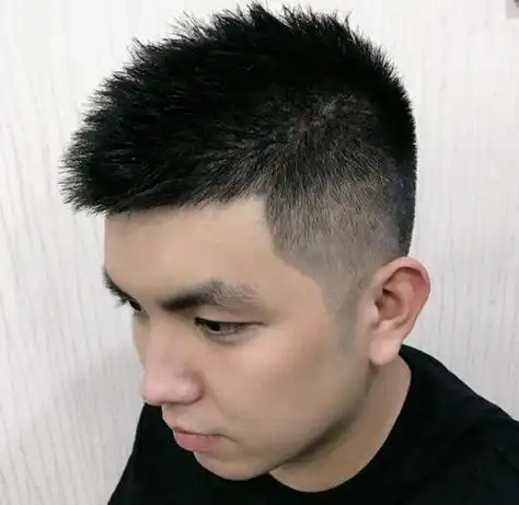 的男生短发怎么梳 中年胖圆脸男士显瘦气质剃两边短发设计 - 短发发型