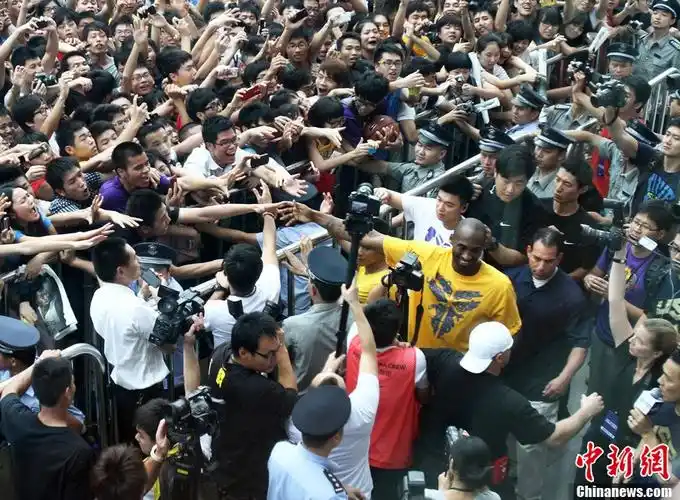 科比中国行广州站人气火爆引万人空巷