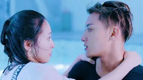 黄子韬和女星拍吻戏,吴倩水中吻,胡冰卿霸道吻,杨幂的好心动