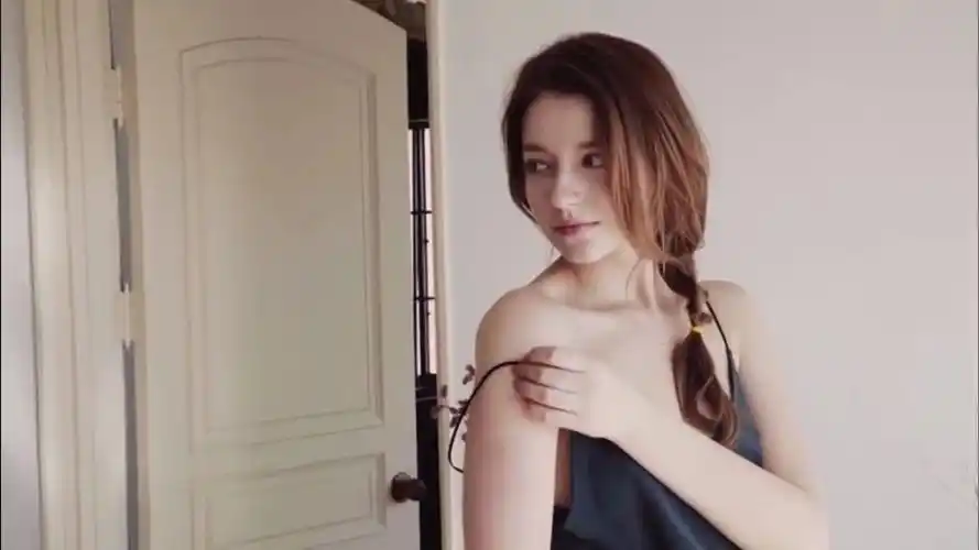 神仙颜值!超可爱小姐姐安吉丽娜达尼洛娃吹爆欧美_哔哩哔哩_bilibili