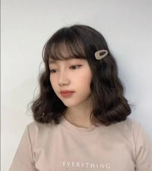 烫发想要不显老又好看浪漫的水波纹卷绝对是首选之一