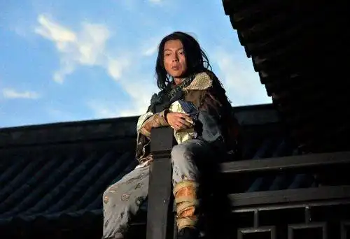 谢苗半夜房顶发酒疯 《抗倭奇侠》赶工大冲刺