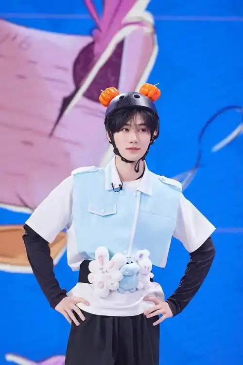 学院"开学啦宋亚轩张真源转圈差点把武艺杨迪甩飞_丁程鑫_考验_马嘉祺