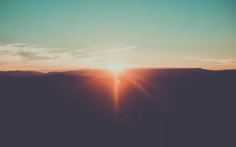 有着希望的温暖阳光电脑壁纸