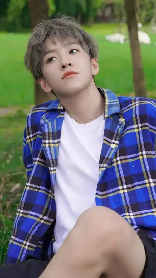 微博@莫来挨尼爹 余景天