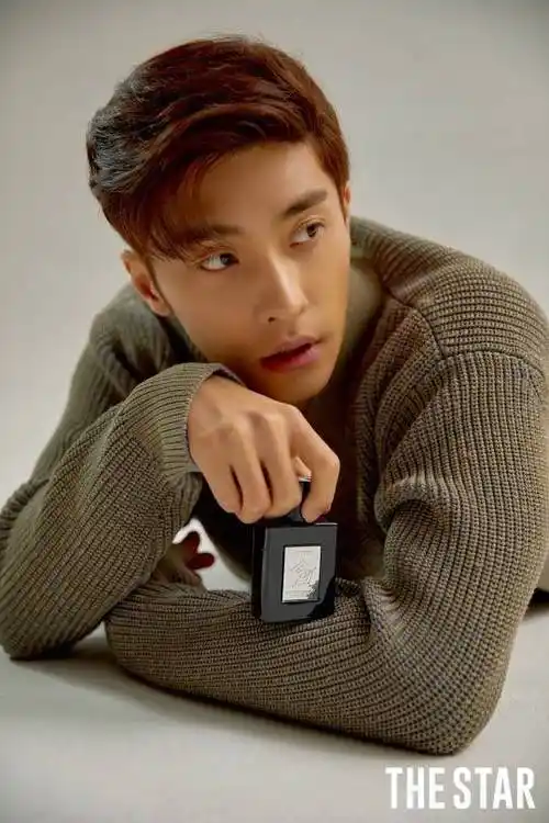 韩国艺人成勋最新杂志写真曝光