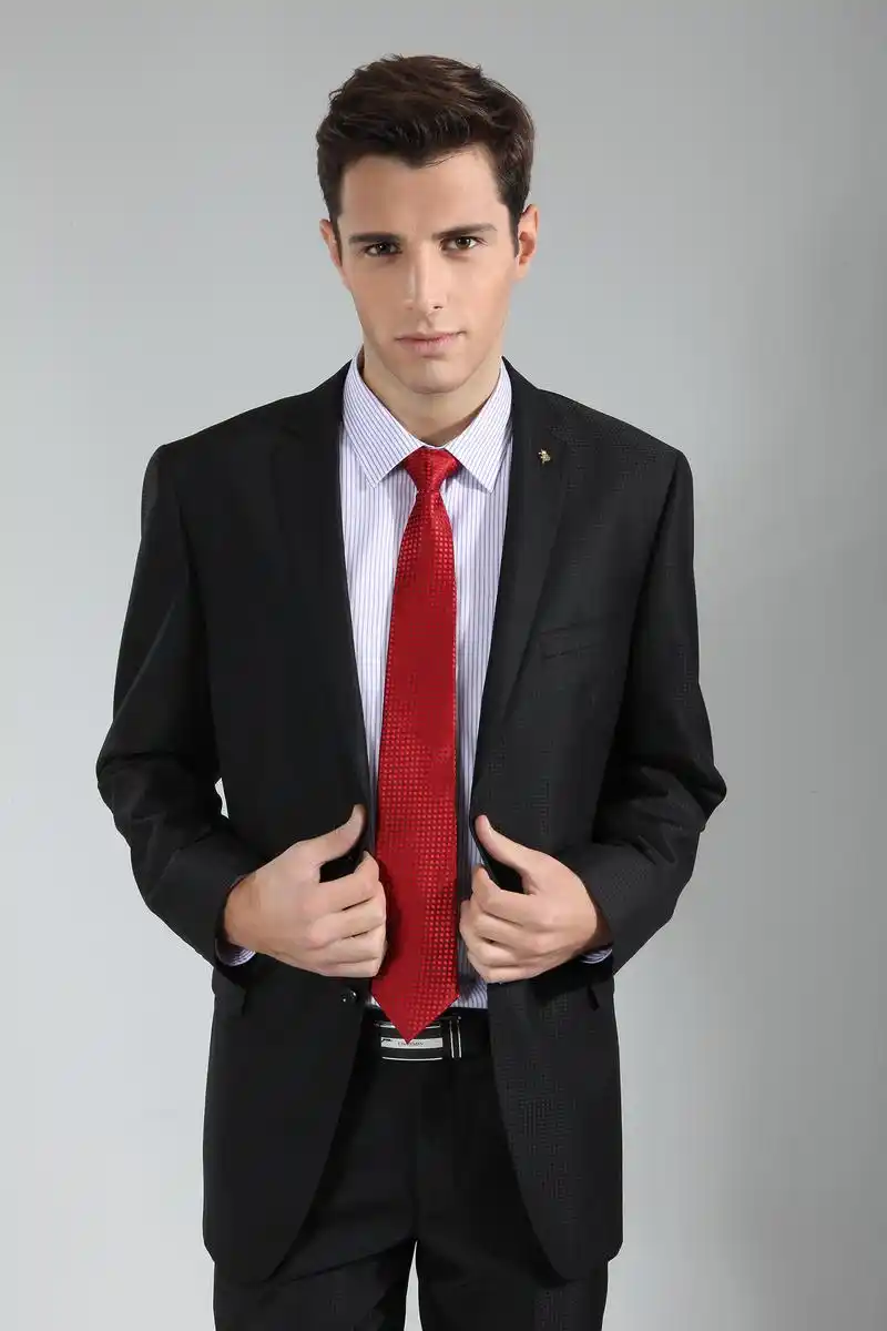 商务形象照找谁拍?怎么拍?收藏超高的5组男士商务照经典pose